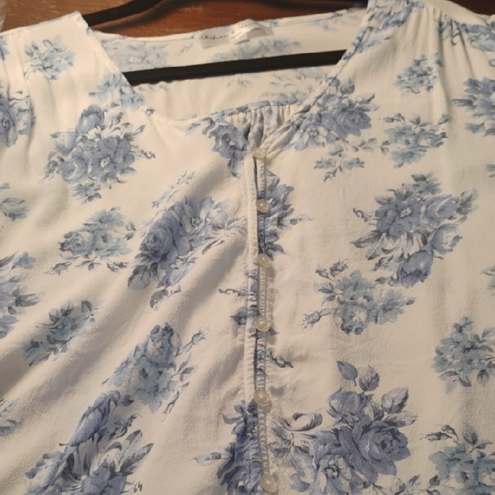 Chelsea & Theodore White and Blue Floral Blouse - Picture 9 of 9